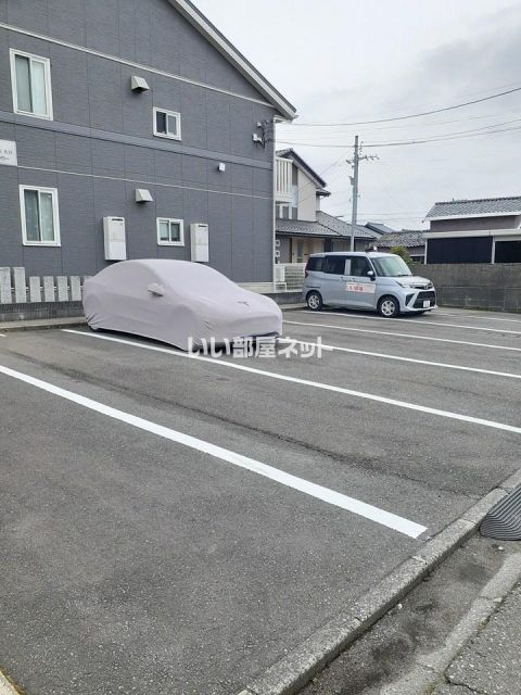 【アルテミス大宮の駐車場】