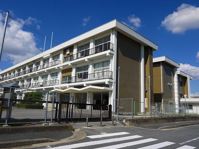 【磯城郡三宅町大字石見のアパートの小学校】