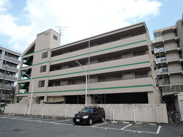 茨木市松ケ本町のマンションの建物外観