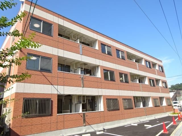 呉市広白岳のマンションの建物外観