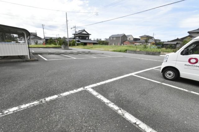 【北蒲原郡聖籠町大字亀塚のアパートの駐車場】