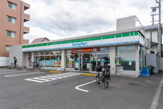 コンビニ　ファミリーマート稲城矢野口店（コンビニ）まで623m