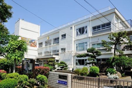 小学校　江戸川区立小岩小学校（小学校）まで220m