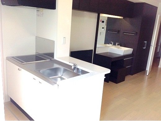 キッチン　ダイニングキッチンなので、料理も楽しくできます。