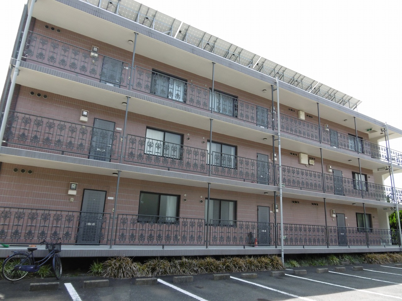 建物外観　タイル調の外観