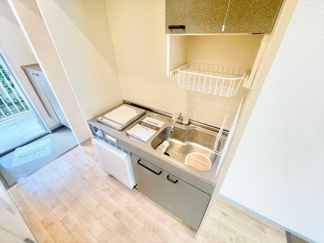 キッチン　同一建物内１０３号室内装写真転載