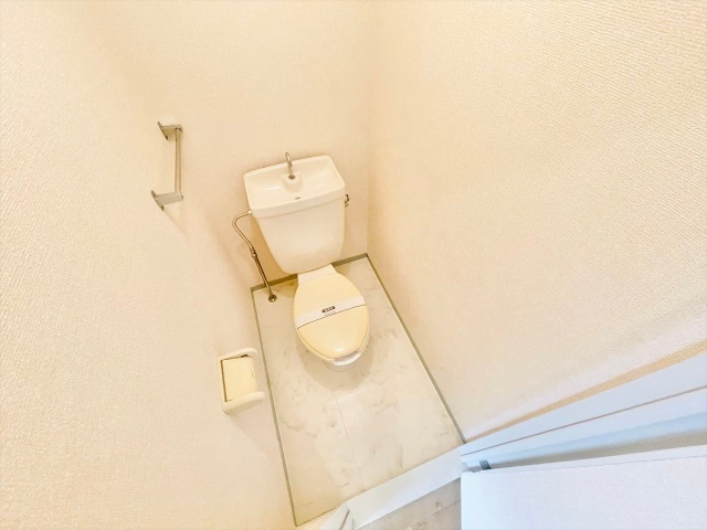 トイレ　同一建物内１０３号室内装写真転載