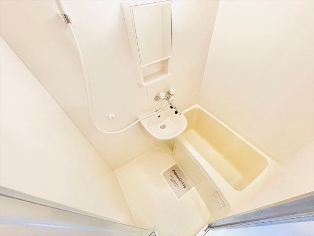 バス・シャワールーム　同一建物内１０３号室内装写真転載