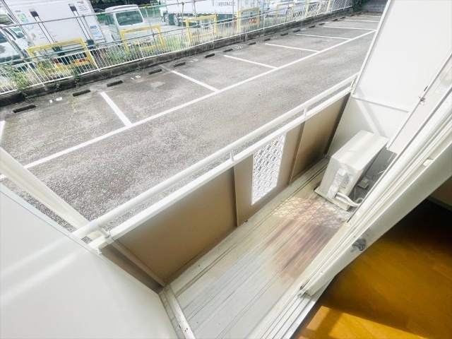 バルコニー　同一建物内１０３号室内装写真転載