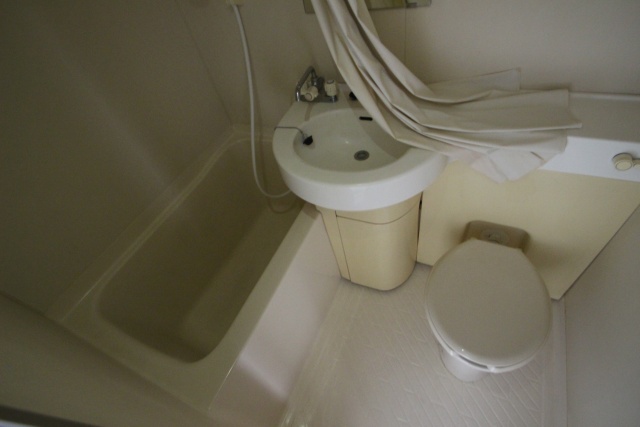 バス・シャワールーム　※別部屋の参考写真です