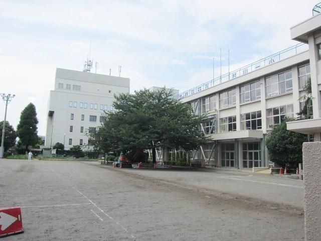 小学校　武蔵村山市立第一小学校（小学校）まで692m