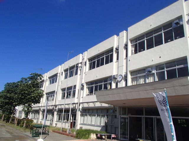 小学校　多摩市立連光寺小学校（小学校）まで497m