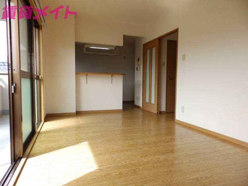 居室・リビング　同物件別部屋写真