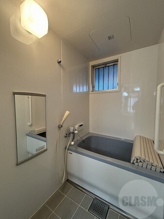 バス・シャワールーム　追い焚き機能付きのバスルーム