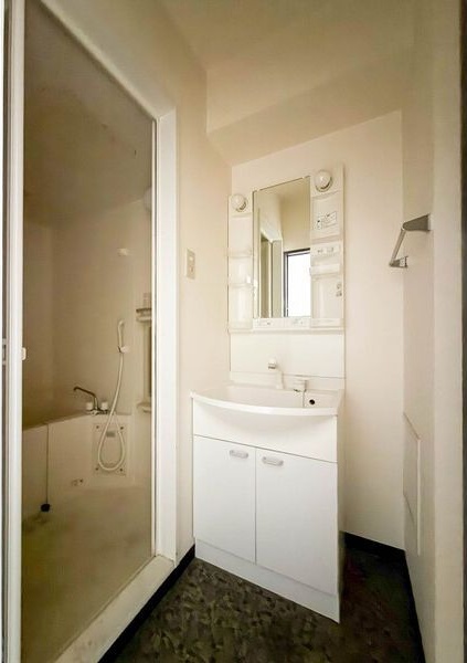 洗面設備　コンパクトで使いやすい洗面所