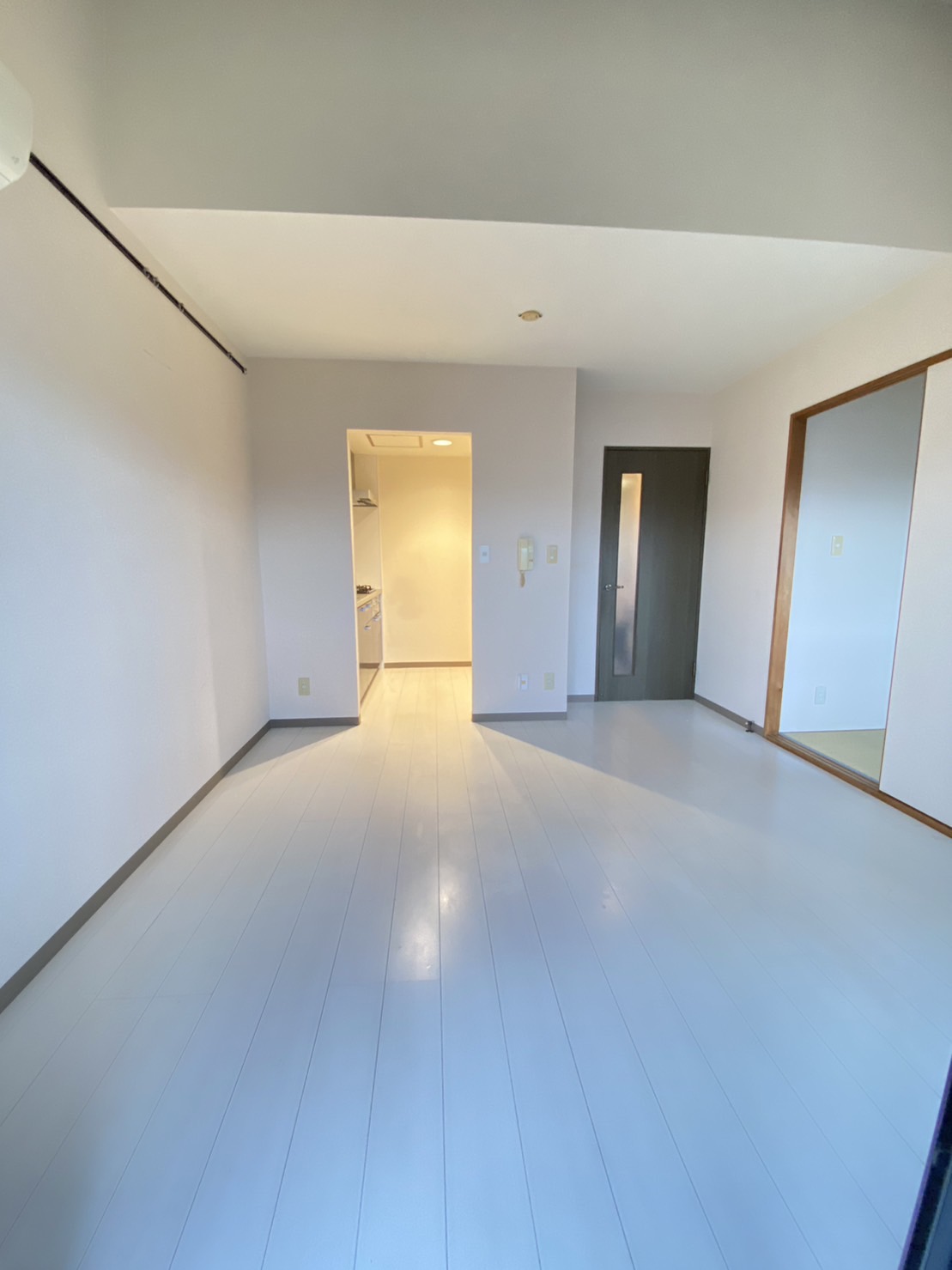 居室・リビング　明るいリビング