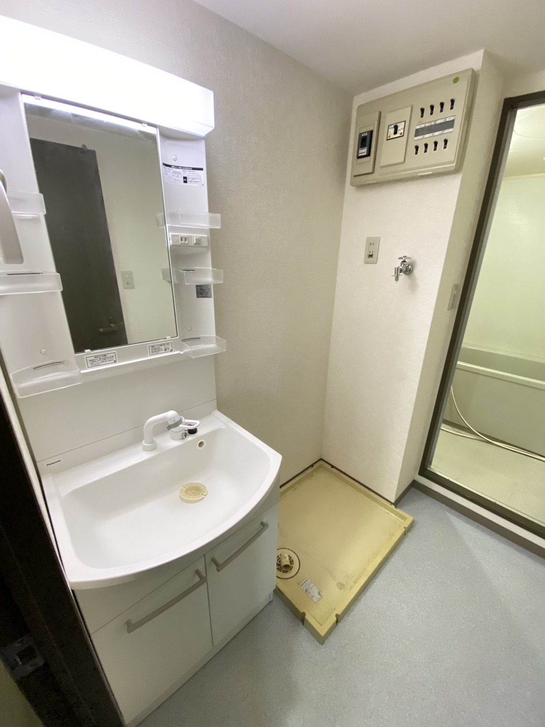 洗面設備　洗面化粧台・洗濯機置場