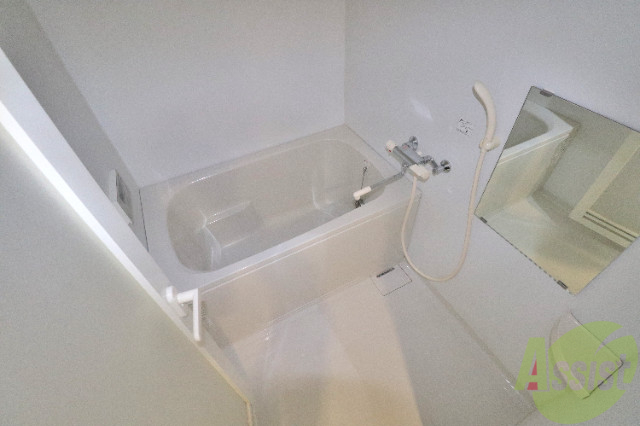 バス・シャワールーム　清潔感のあるバス