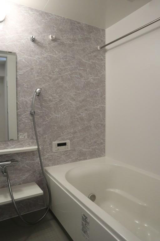 バス・シャワールーム　1616サイズ、循環式追い焚き機能付