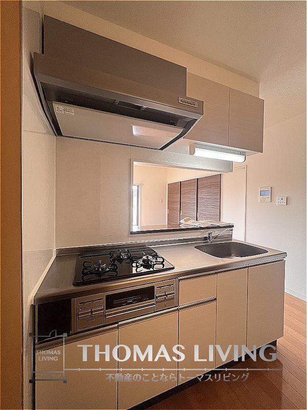 キッチン　3口コンロ付きですよ。