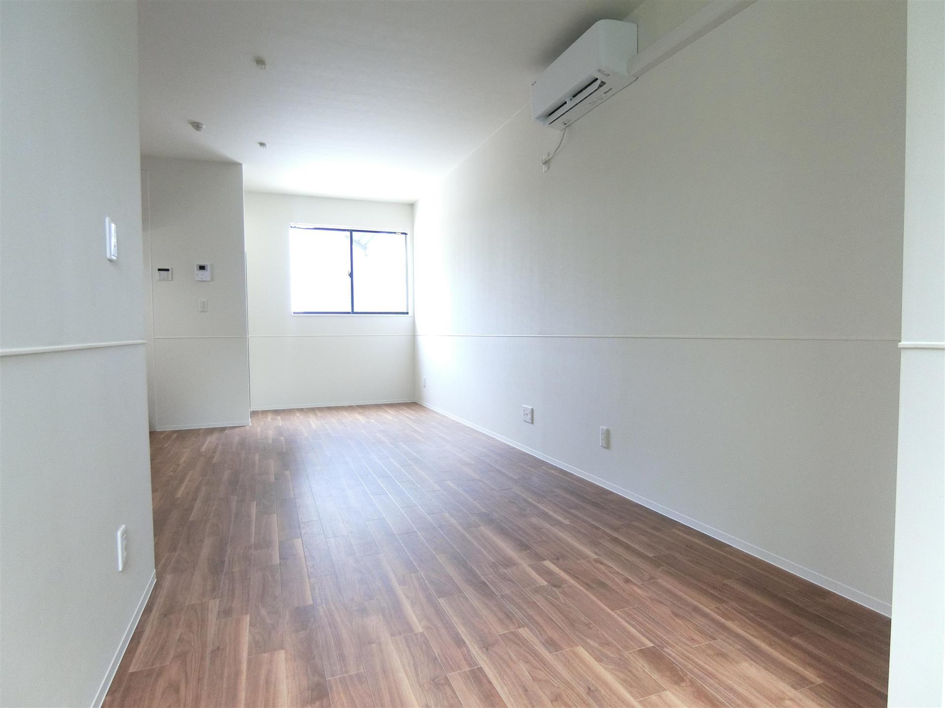 居室・リビング　エアコン付きの洋室13.3帖♪