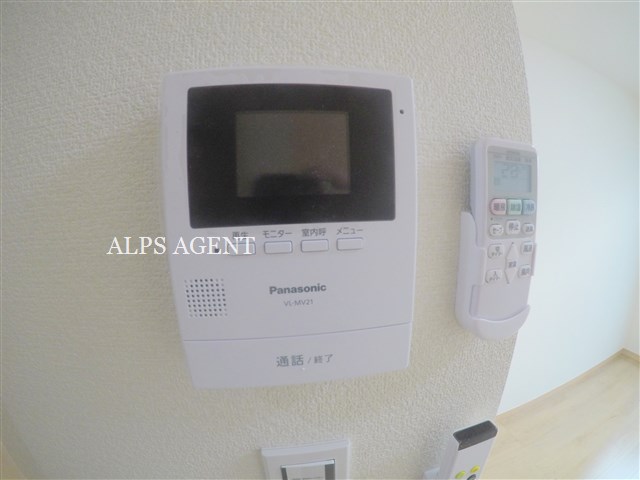 セキュリティ　広角レンズで撮影の為、実際の見え方と異なります。同一仕様。