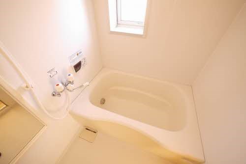 バス・シャワールーム　お風呂も窓有り