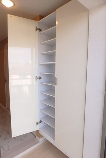 玄関　反転タイプの別のお部屋になります