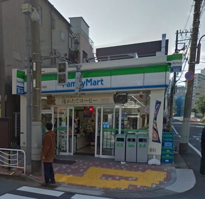 コンビニ　ファミリーマート 牡丹三丁目店（コンビニ）まで114m