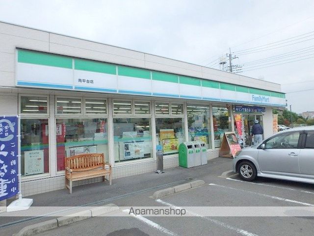 コンビニ　ファミリーマート（コンビニ）まで357m