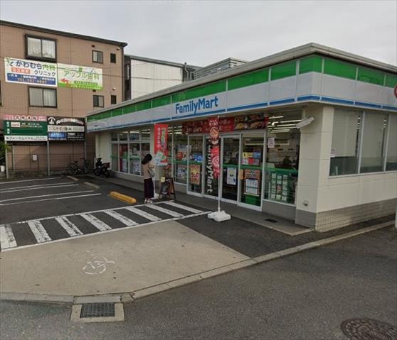コンビニ　ファミリーマート（コンビニ）まで787m