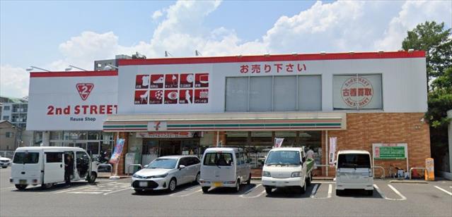 コンビニ　セブンイレブン（コンビニ）まで851m