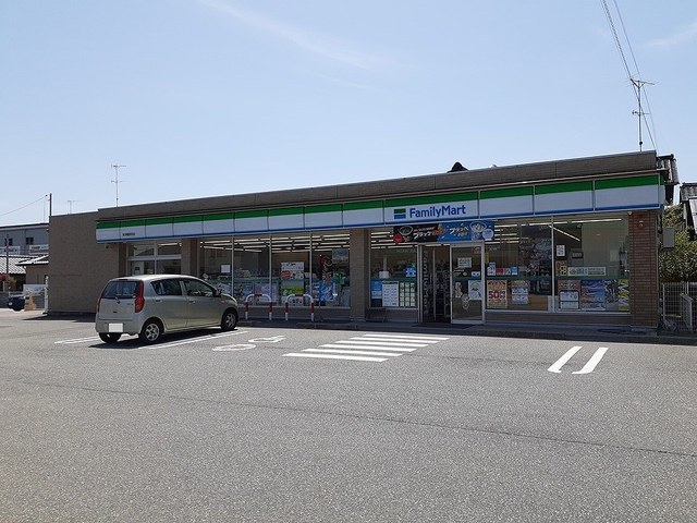 コンビニ　ファミリーマート本津幡駅前店（コンビニ）まで280m