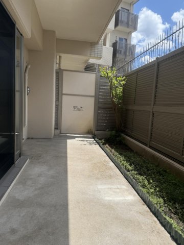 庭　広いテラスと専用庭