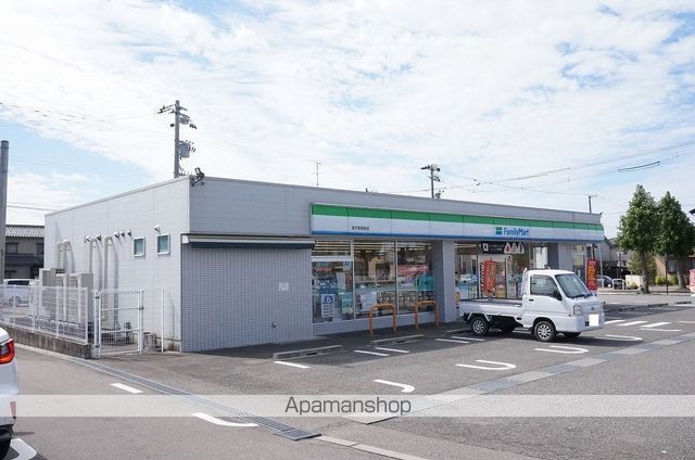 コンビニ　ファミリーマート（コンビニ）まで197m