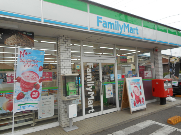 コンビニ　ファミリーマート（コンビニ）まで641m