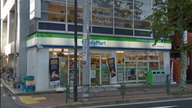 コンビニ　ファミリーマート中落合三丁目目白通り店（コンビニ）まで111m