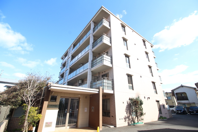 建物外観　オートロックセキュリティ★屋根付きの駐輪場もエントランス内に