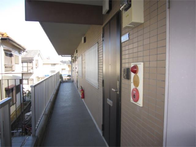 ロビー　玄関前