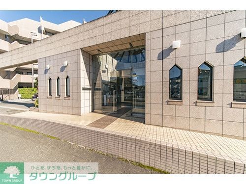 エントランス　入口外観　別角度