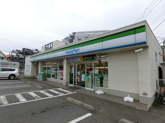 コンビニ　ファミリーマート日野甲州街道店（コンビニ）まで495m