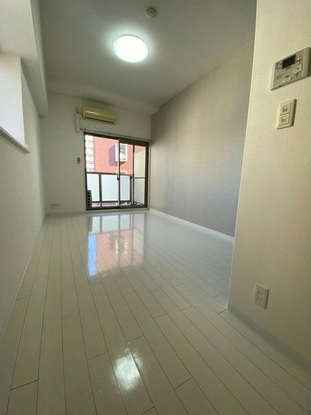 阪急宝塚線 中津駅 徒歩4分 8階建 築18年の居間写真