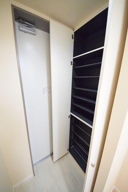 玄関　同建物内の別部屋参考写真です