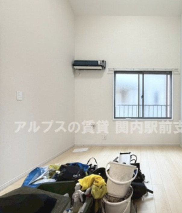 居室・リビング　撮影時、室内清掃中