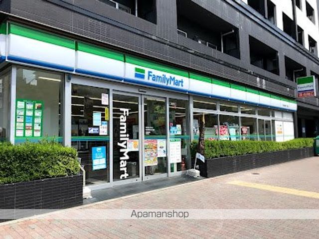 コンビニ　ファミリーマート中央月島三丁目店（コンビニ）まで16m