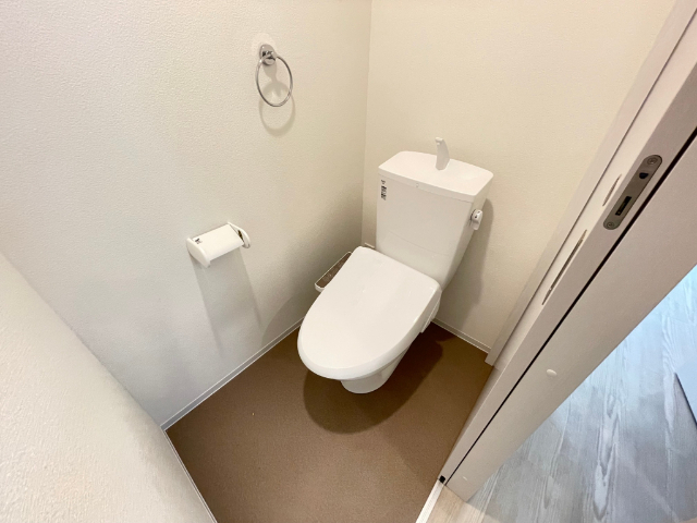 トイレ　温水洗浄便座付きのトイレです