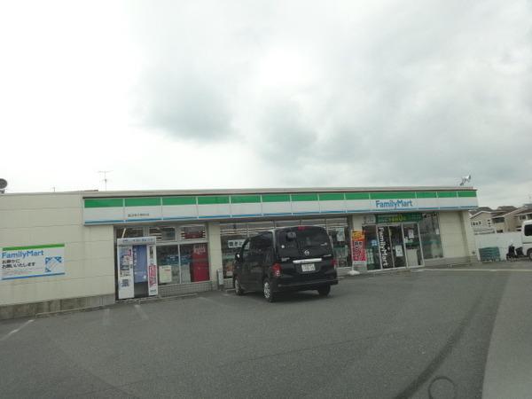 コンビニ　ファミリーマート富田林中野町店（コンビニ）まで335m