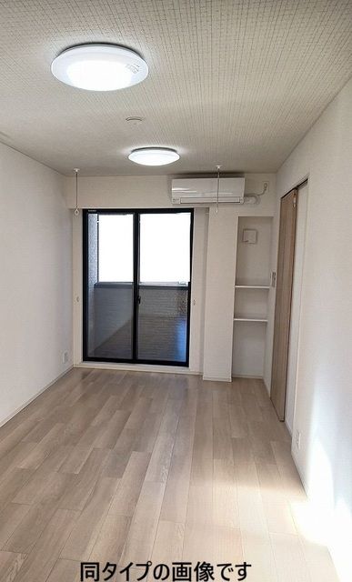 サニーコート IIの居間写真