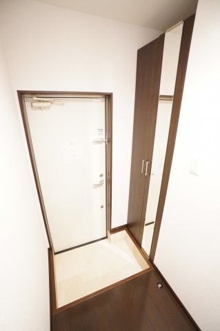 玄関　※同物件・同タイプの写真です。