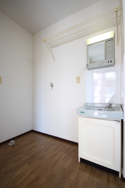 洗面設備　洗面化粧台及び洗濯機置き場です！